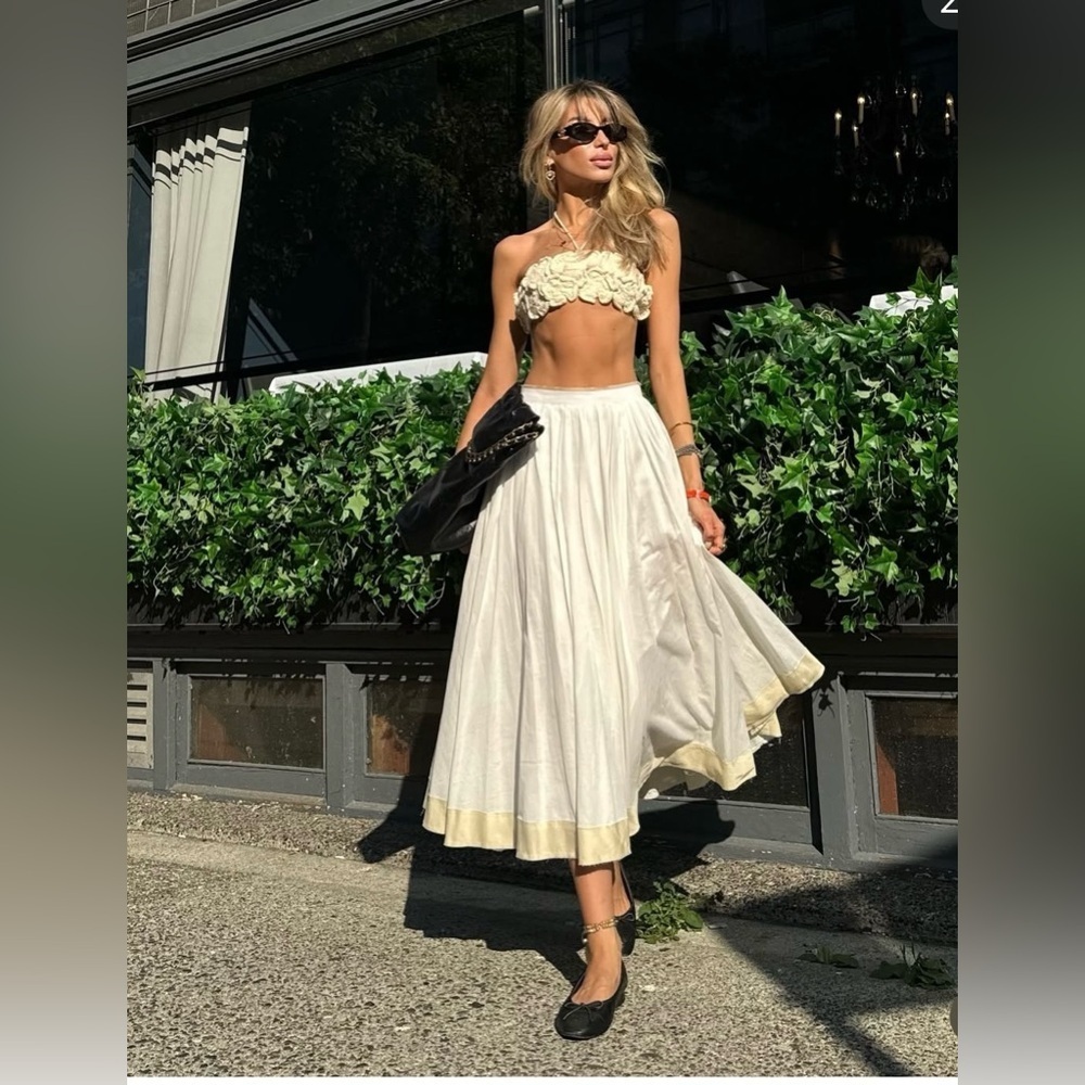 NEW 🍁 FALL LUXURY MIDI SKIRT SIZE M
🚨NO DISCOUNT ON THIS SKIRT - Picture 12 of 15